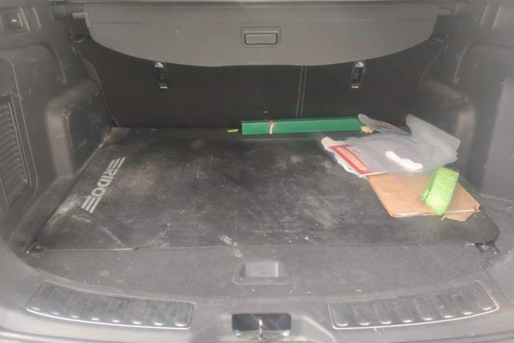 Used Land Rover Discovery Sport 2020 249 PS R-Dynamic Performance Edition Trunk