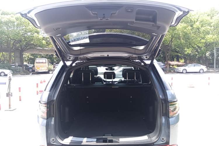 Used Land Rover Discovery Sport 2020 249 PS R-Dynamic Performance Edition Trunk