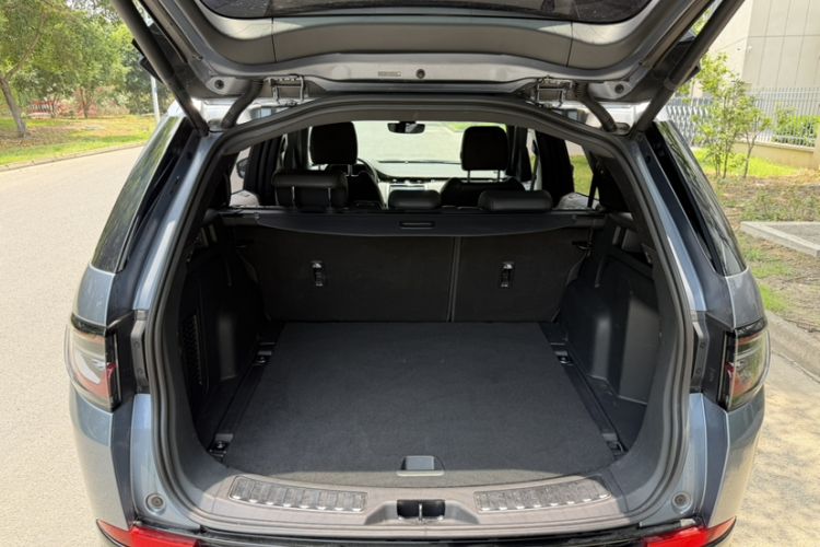 Used Land Rover Discovery Sport 2020 249 PS R-Dynamic Performance Edition Trunk