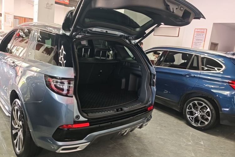 Used Land Rover Discovery Sport 2020 249 PS R-Dynamic Performance Edition Trunk