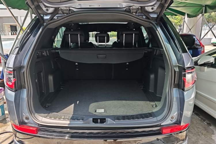Used Land Rover Discovery Sport 2020 249 PS R-Dynamic Performance Edition Trunk