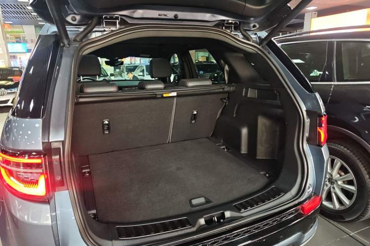 Used Land Rover Discovery Sport 2020 249 PS R-Dynamic Performance Edition Trunk