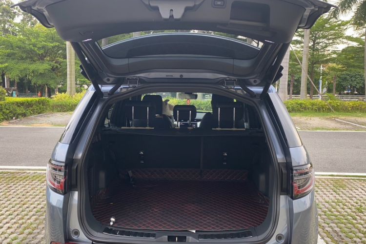 Used Land Rover Discovery Sport 2020 249 PS R-Dynamic Performance Tech Edition 5 Seats Trunk