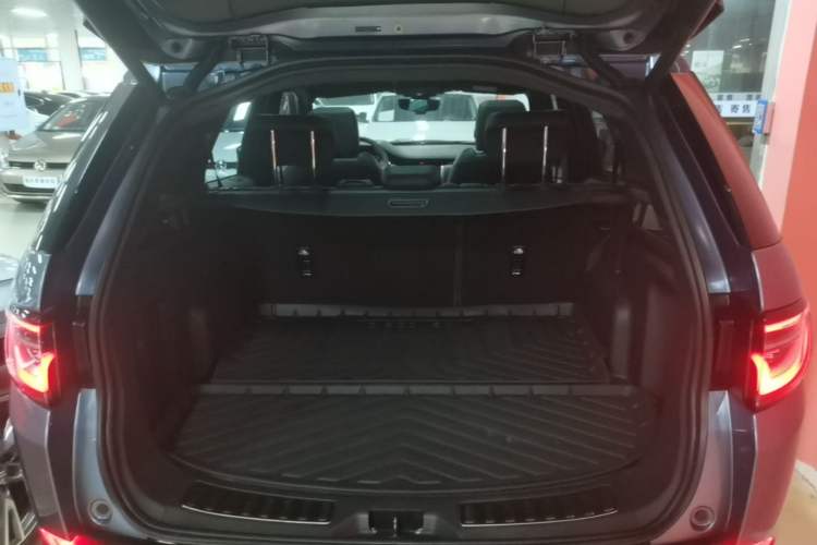 Used Land Rover Discovery Sport 2020 249 PS R-Dynamic Performance Tech Edition 5 Seats Trunk