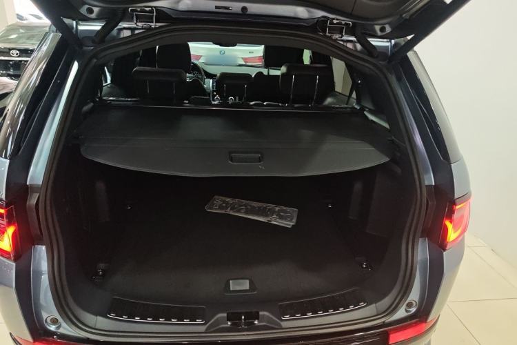 Used Land Rover Discovery Sport 2020 249 PS R-Dynamic Performance Tech Edition 5 Seats Trunk