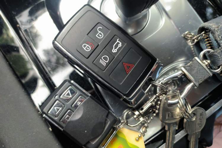 Used Land Rover Discovery Sport 2020 200 PS Family Edition Vehicle Key