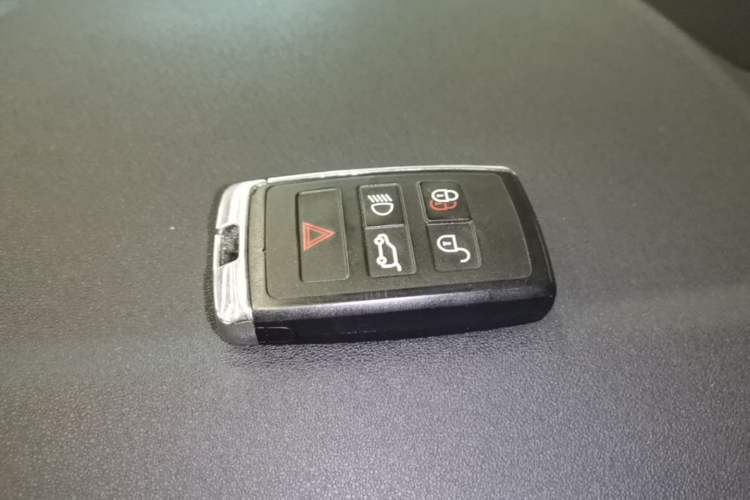 Used Land Rover Discovery Sport 2020 249 PS R-Dynamic Performance Tech Edition 5 Seats Vehicle Key