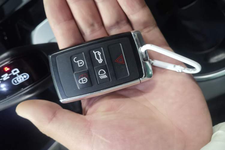 Used Land Rover Discovery Sport 2020 200 PS Family Edition Vehicle Key