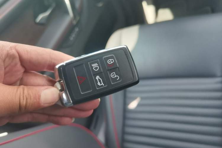 Used Land Rover Discovery Sport 2020 249 PS R-Dynamic Performance Tech Edition 5 Seats Vehicle Key