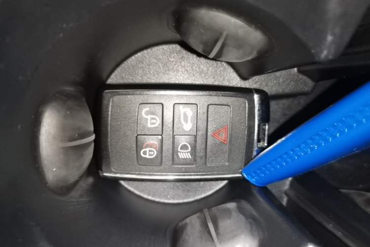 Used Land Rover Discovery Sport 2020 249 PS R-Dynamic Performance Tech Edition 5 Seats Vehicle Key