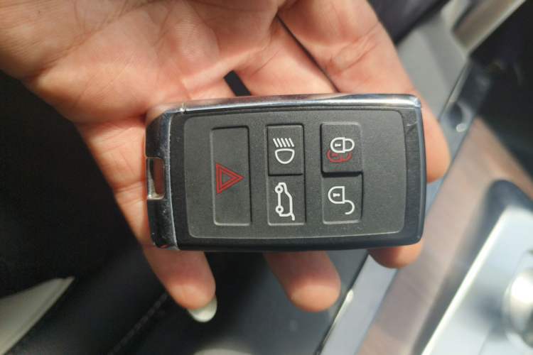 Used Land Rover Discovery Sport 2020 249 PS R-Dynamic Performance Tech Edition 5 Seats Vehicle Key