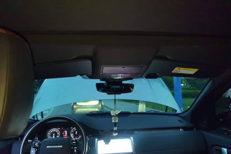 Used Land Rover Discovery Sport 2020 249 PS R-Dynamic Performance Edition Headliner