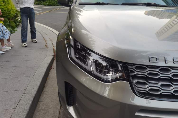 Used Land Rover Discovery Sport 2020 249 PS R-Dynamic Performance Edition Right Front Headlight
