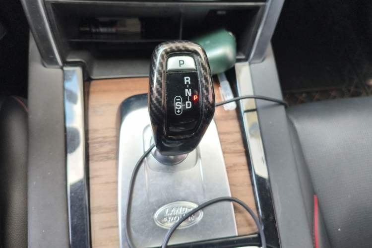 Used Land Rover Discovery Sport 2020 249 PS R-Dynamic Performance Edition Gear Lever
