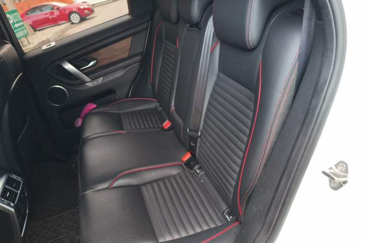Used Land Rover Discovery Sport 2020 249 PS R-Dynamic Performance Edition Left Rear Seat