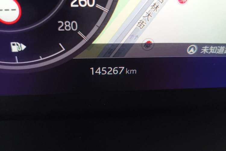Used Land Rover Discovery Sport 2020 249 PS R-Dynamic Performance Edition Odometer Close Up