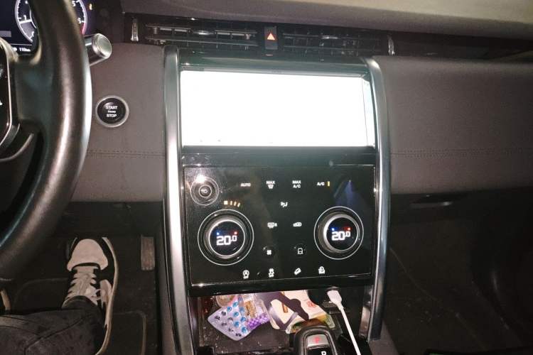 Used Land Rover Discovery Sport 2020 200 PS Family Edition Audio And AC Panel