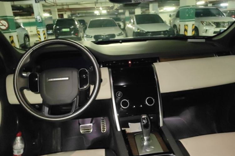 Used Land Rover Discovery Sport 2020 249 PS R-Dynamic Performance Tech Edition 7 Seats Center Console