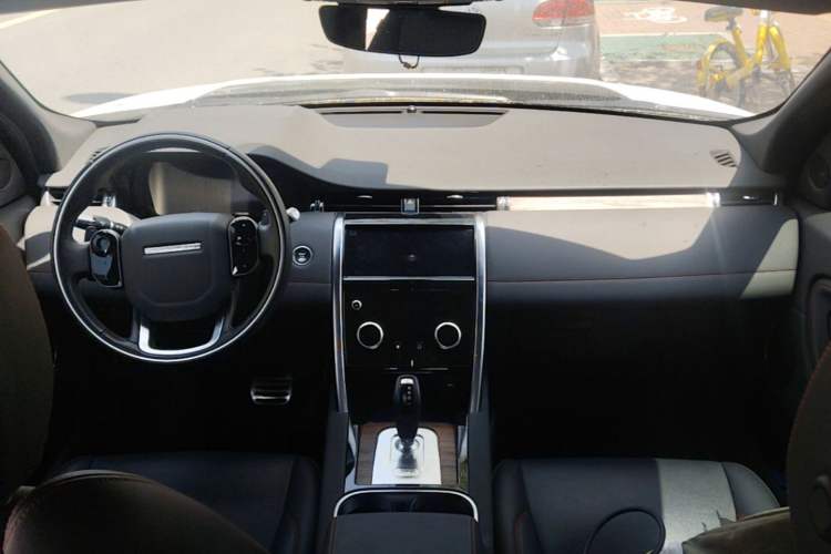 Used Land Rover Discovery Sport 2020 249 PS R-Dynamic Performance Edition Center Console