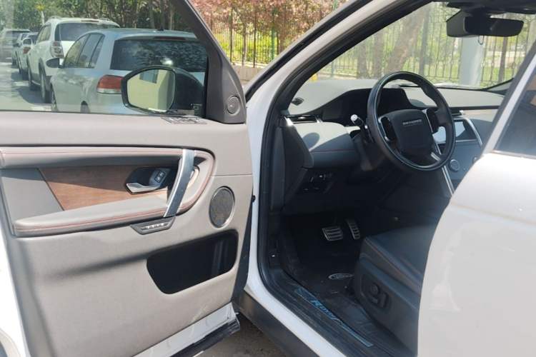 Used Land Rover Discovery Sport 2020 249 PS R-Dynamic Performance Edition Driver Seat
