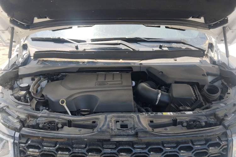 Used Land Rover Discovery Sport 2020 249 PS R-Dynamic Performance Edition Engine Bay