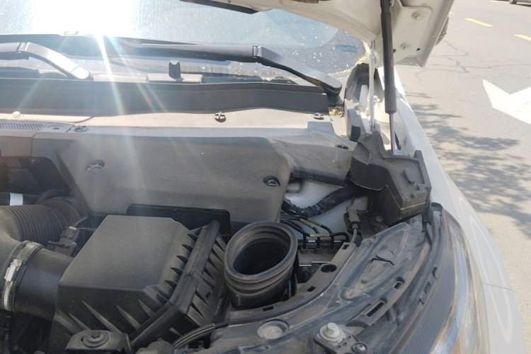 Used Land Rover Discovery Sport 2020 249 PS R-Dynamic Performance Edition Engine Bay Left