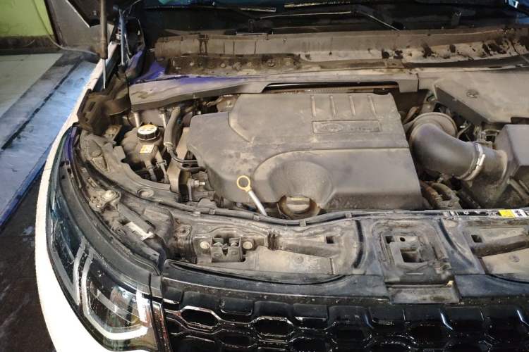 Used Land Rover Discovery Sport 2020 200 PS Family Edition Engine Bay Right