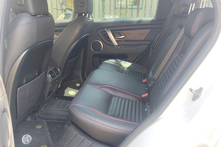 Used Land Rover Discovery Sport 2020 249 PS R-Dynamic Performance Edition Left Rear Seat