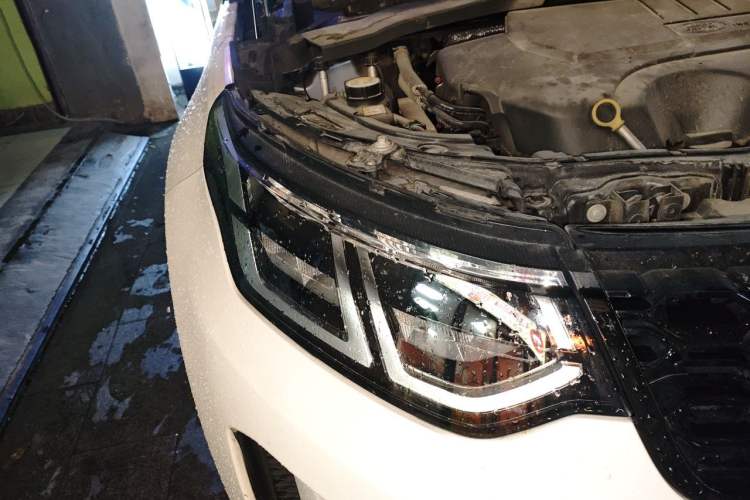 Used Land Rover Discovery Sport 2020 200 PS Family Edition Right Front Headlight