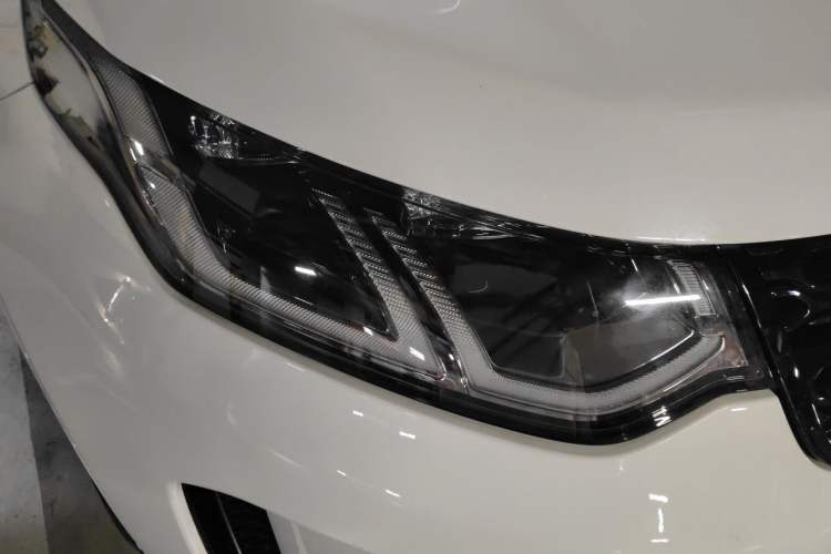 Used Land Rover Discovery Sport 2020 249 PS R-Dynamic Performance Tech Edition 7 Seats Right Front Headlight