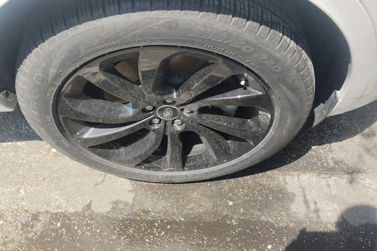 Used Land Rover Discovery Sport 2020 249 PS R-Dynamic Performance Edition Right Front Wheel Hub