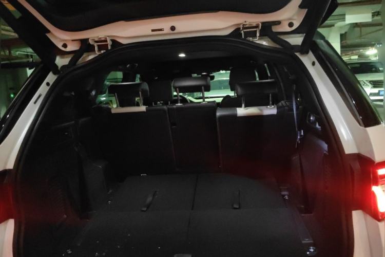 Used Land Rover Discovery Sport 2020 249 PS R-Dynamic Performance Tech Edition 7 Seats Trunk