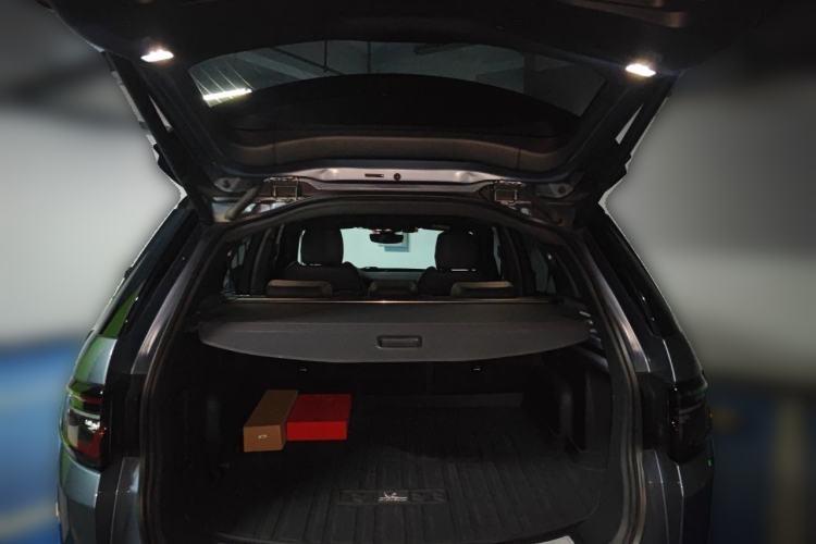 Used Land Rover Discovery Sport 2020 249 PS R-Dynamic Performance Edition Trunk