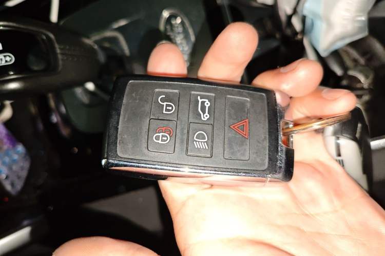 Used Land Rover Discovery Sport 2020 200 PS Family Edition Vehicle Key