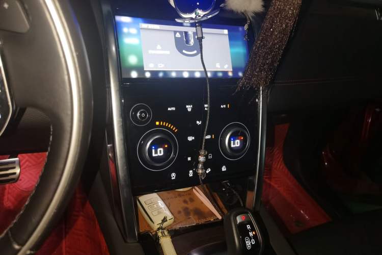 Used Land Rover Discovery Sport 2020 249 PS R-Dynamic Performance Tech Edition 7 Seats Audio And AC Panel