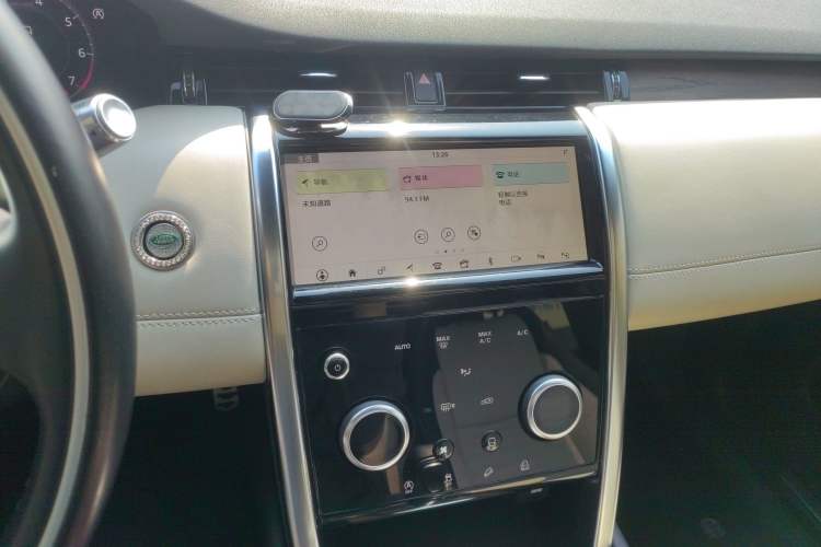 Used Land Rover Discovery Sport 2020 249 PS R-Dynamic Luxury Custom Edition Audio And AC Panel
