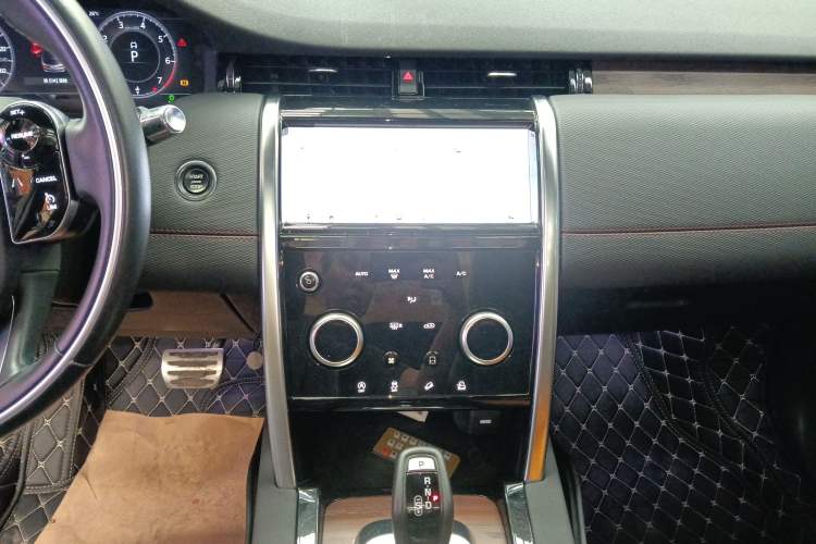 Used Land Rover Discovery Sport 2020 249 PS R-Dynamic Performance Edition Audio And AC Panel