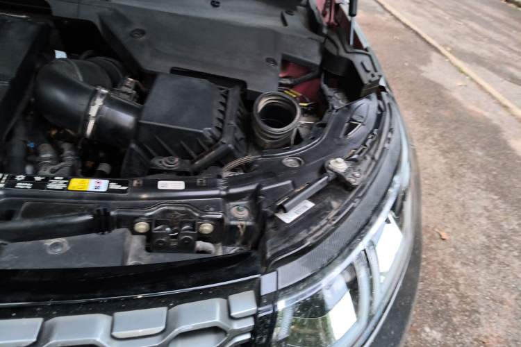 Used Land Rover Discovery Sport 2020 249 PS R-Dynamic Performance Edition Engine Bay Left