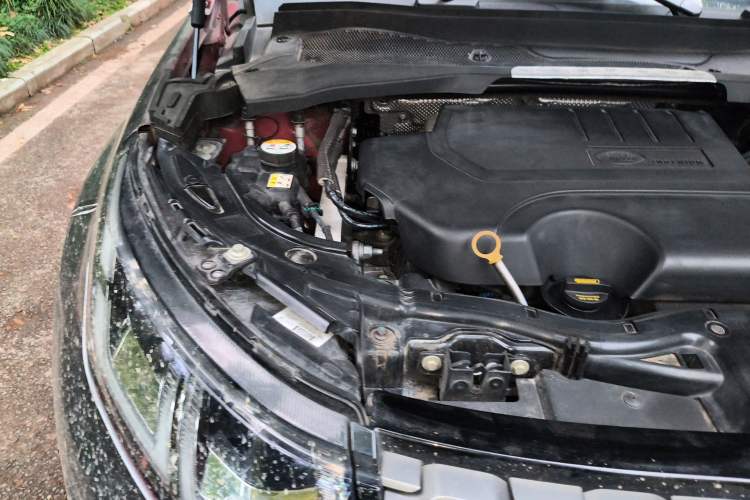Used Land Rover Discovery Sport 2020 249 PS R-Dynamic Performance Edition Engine Bay Right