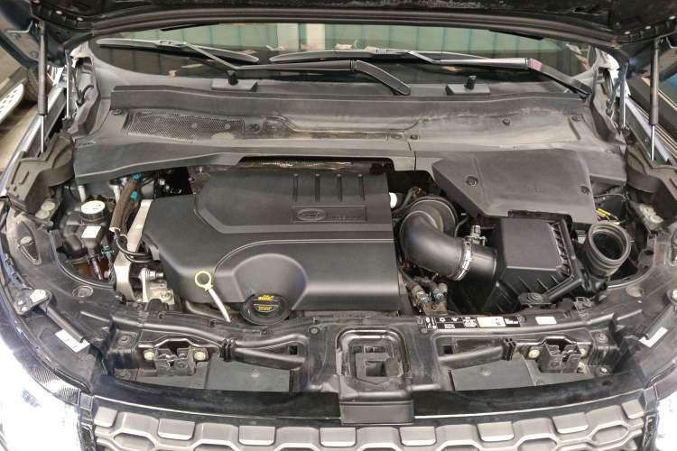Used Land Rover Discovery Sport 2020 249 PS R-Dynamic Performance Edition Engine Bay