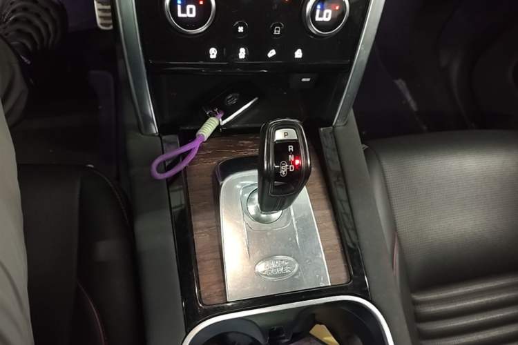 Used Land Rover Discovery Sport 2020 249 PS R-Dynamic Performance Tech Edition 5 Seats Gear Lever