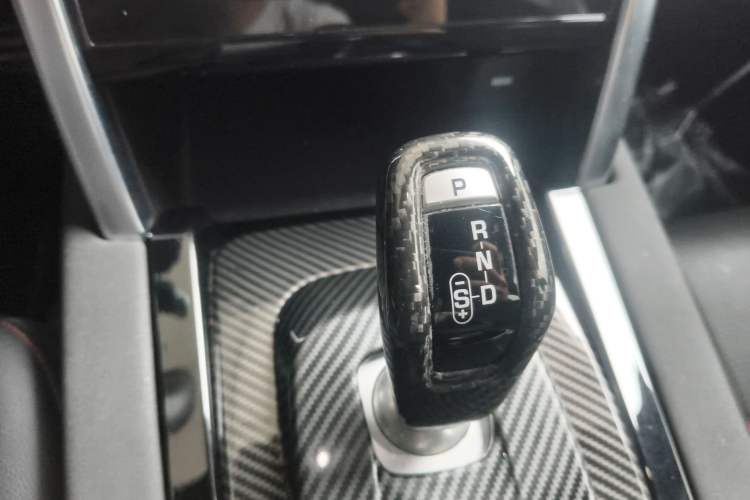 Used Land Rover Discovery Sport 2020 249 PS R-Dynamic Performance Edition Gear Lever