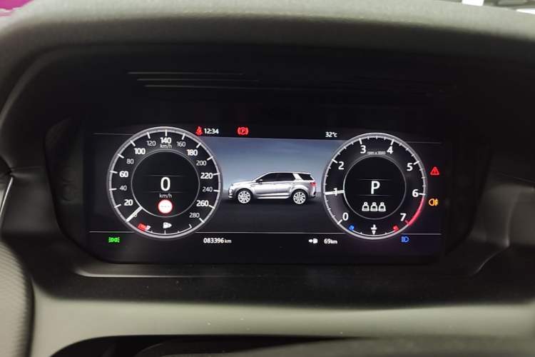 Used Land Rover Discovery Sport 2020 249 PS R-Dynamic Performance Tech Edition 5 Seats Instrument Cluster