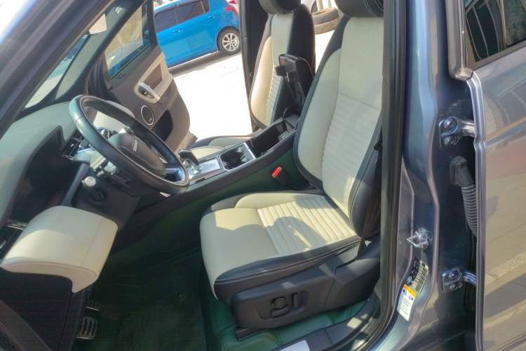 Used Land Rover Discovery Sport 2020 249 PS R-Dynamic Luxury Custom Edition Left Front Seat