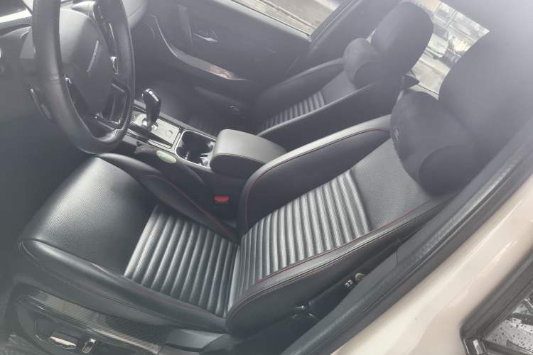 Used Land Rover Discovery Sport 2020 249 PS R-Dynamic Performance Edition Left Front Seat