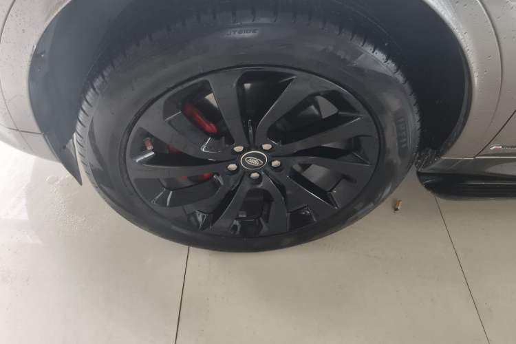 Used Land Rover Discovery Sport 2020 249 PS R-Dynamic Performance Edition Left Front Wheel Hub