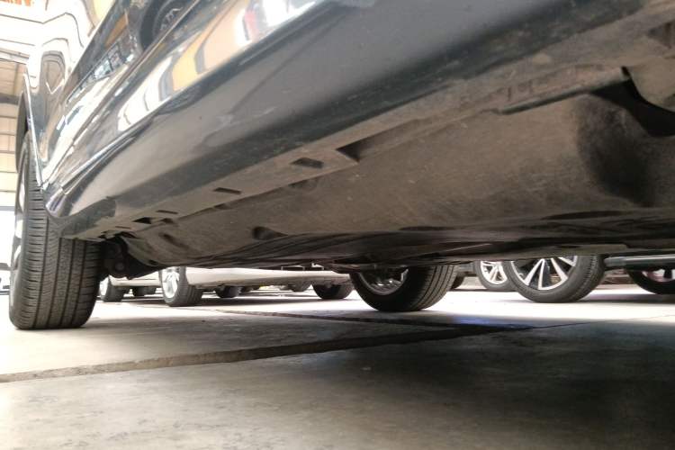 Used Land Rover Discovery Sport 2020 249 PS R-Dynamic Performance Edition Right Side Sill