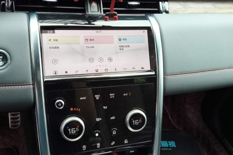 Used Land Rover Discovery Sport 2020 249 PS R-Dynamic Performance Edition Audio And AC Panel