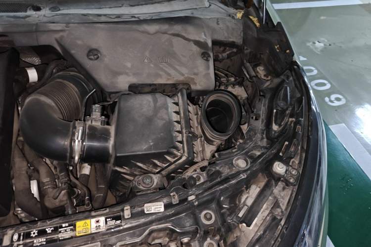 Used Land Rover Discovery Sport 2020 249 PS R-Dynamic Performance Tech Edition 5 Seats Engine Bay Left
