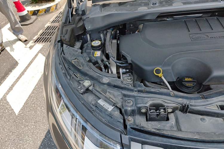 Used Land Rover Discovery Sport 2020 249 PS R-Dynamic Performance Edition Engine Bay Right
